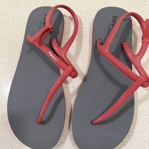 Fipper Strappy River Sandals Women’s US 9 Grey Sole Red/Coral Straps NWOT